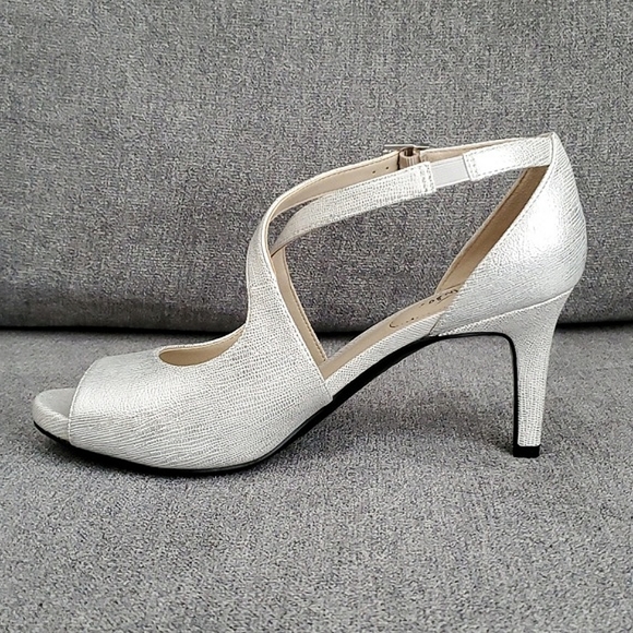 🆕️ Life Stride Soft System Metallic Silver Maria Pumps SIZE: 10M - Picture 2 of 10